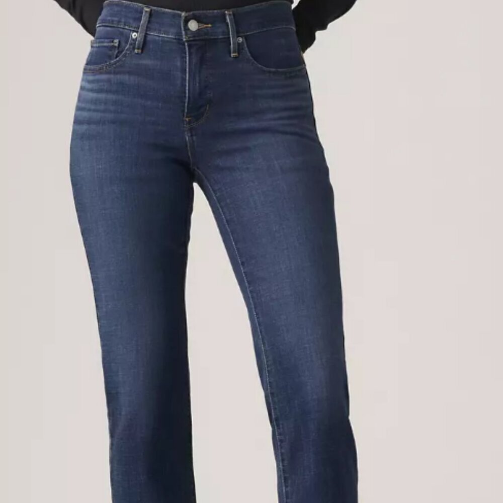 Levi’s Totally Shaping Straight Jeans Women’s W32 L30 Medium Wash Stretch Denim